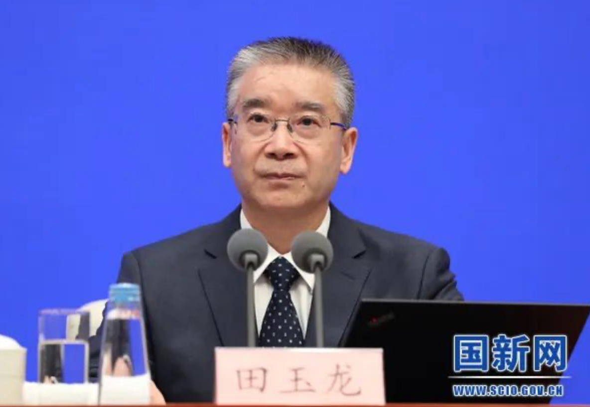 工信部：加大支持算力基础设施强算赋能，加快人工智能、大数据、区块链、云计算等新兴数字产业发展